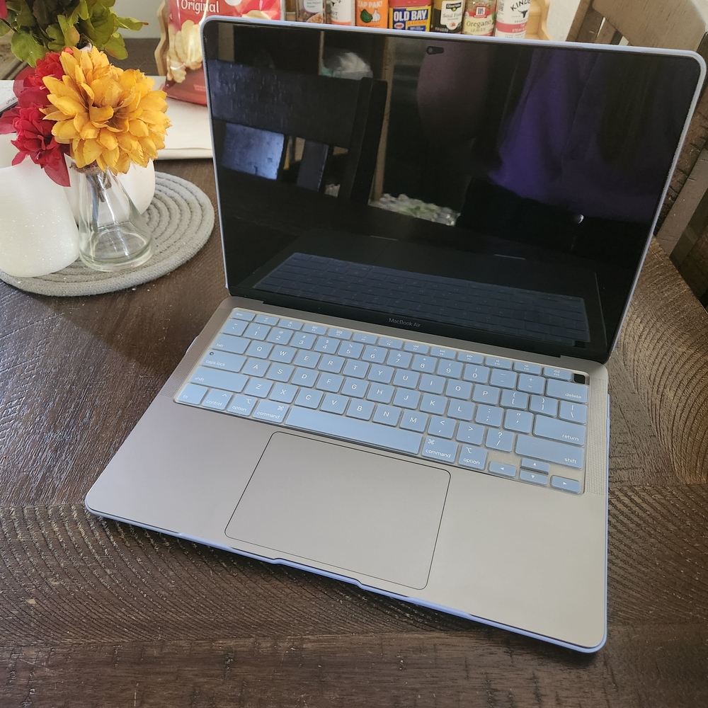 Apple MacBook Air 13.5"- Silver